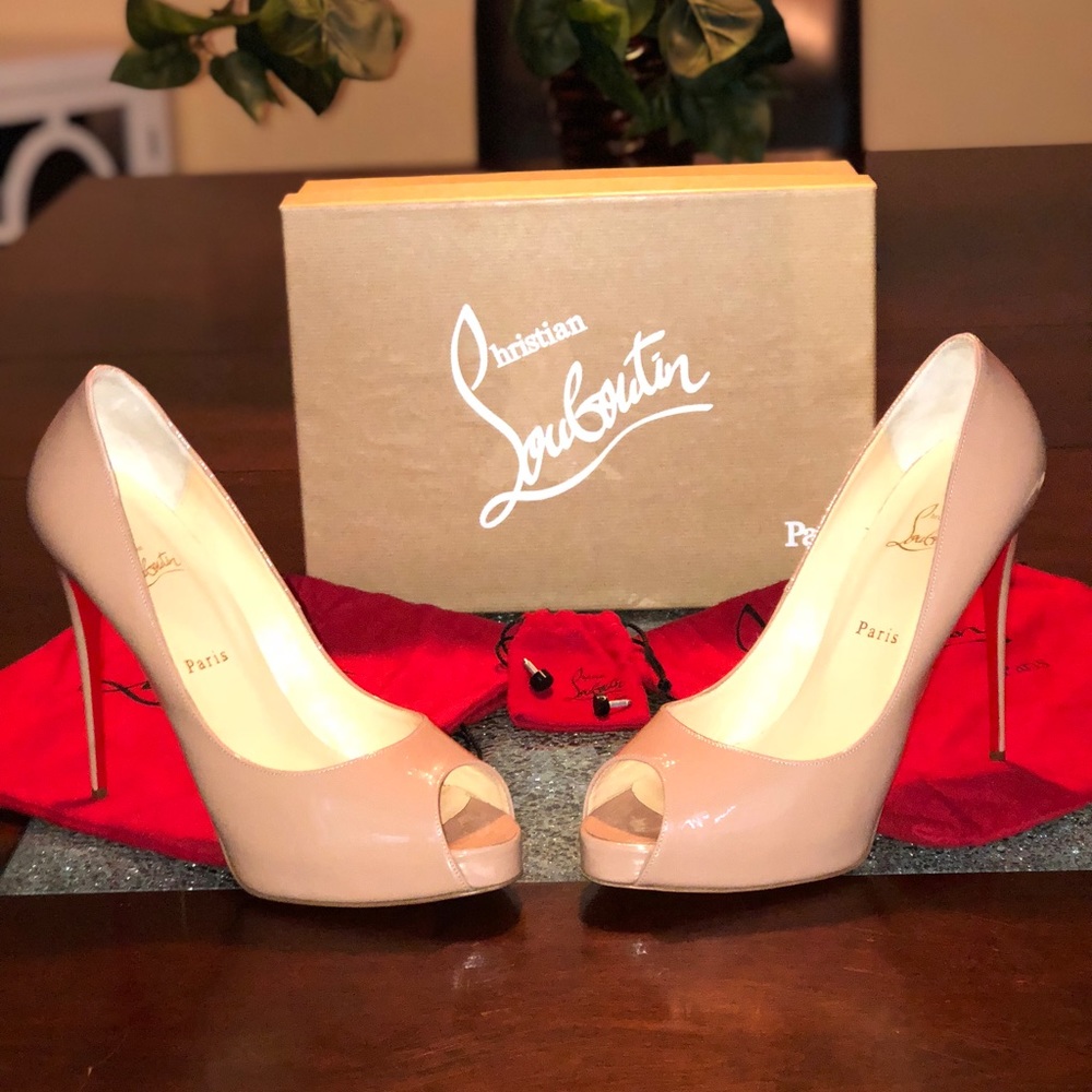 NEW VERY PRIVE 120 PATENT Color: NUDE